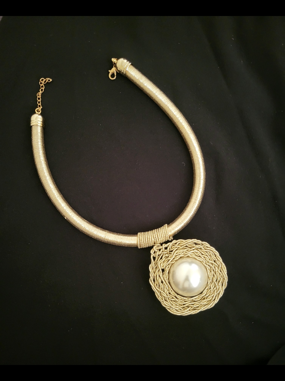 Gold Collar Necklace with Braided Pendant and Pearl - Picture 4 of 4